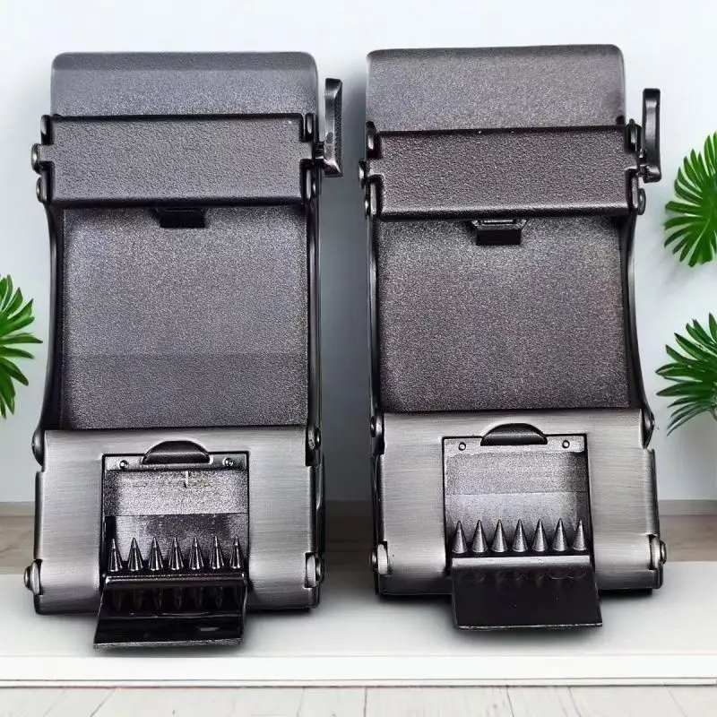 Fibbia per Cintura da Uomo in  - Quality Men'S Accessories recensione e prezzo